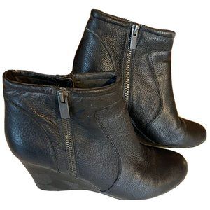 Kenneth Cole Reaction Tell Lilly Pad Black Leather Wedge Ankle Boots Sz 8.5 M